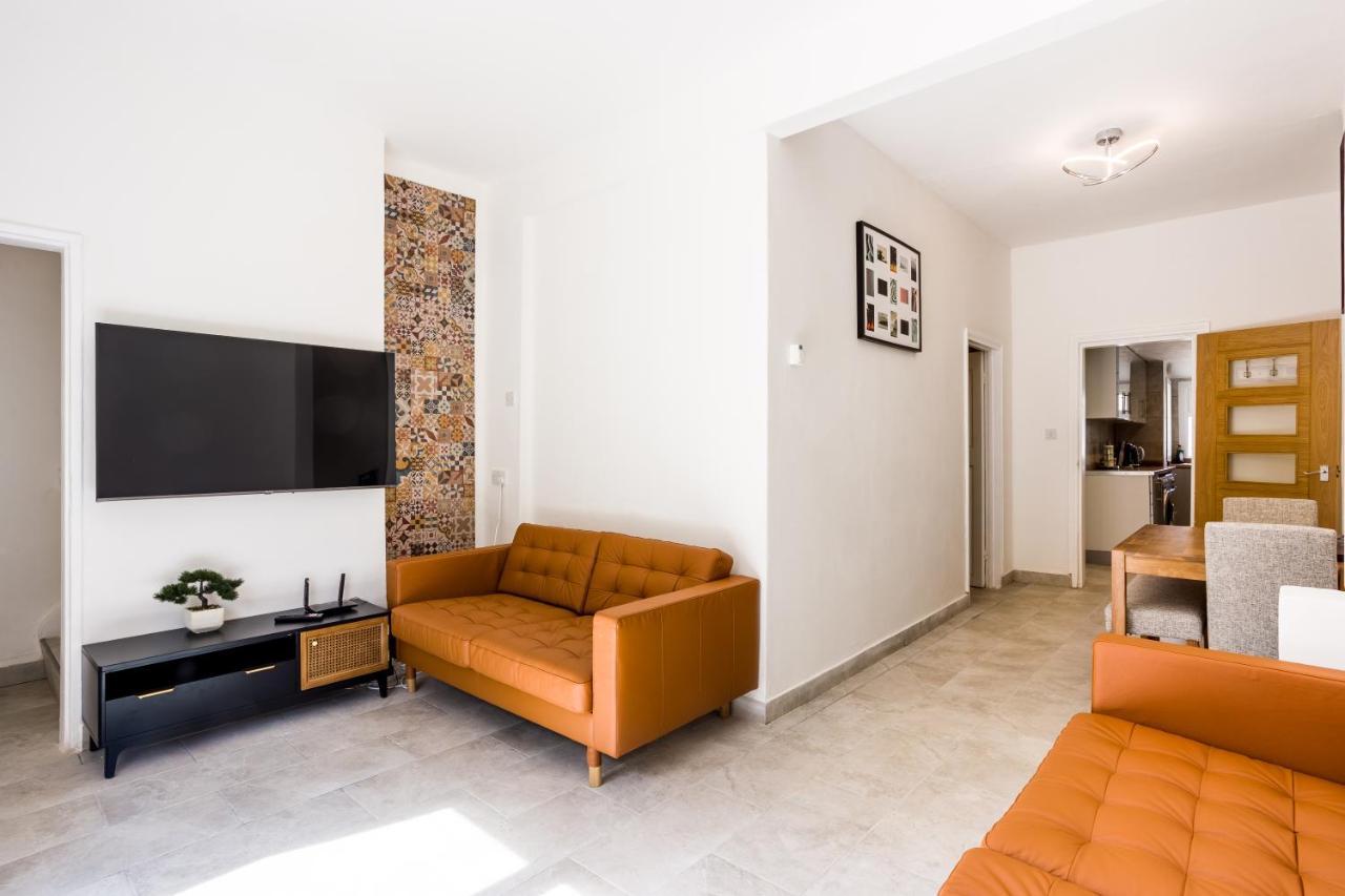 4 Bedroom House With Garden, Parking & 3 Mins Walking Distance From Train Station Λονδίνο Εξωτερικό φωτογραφία