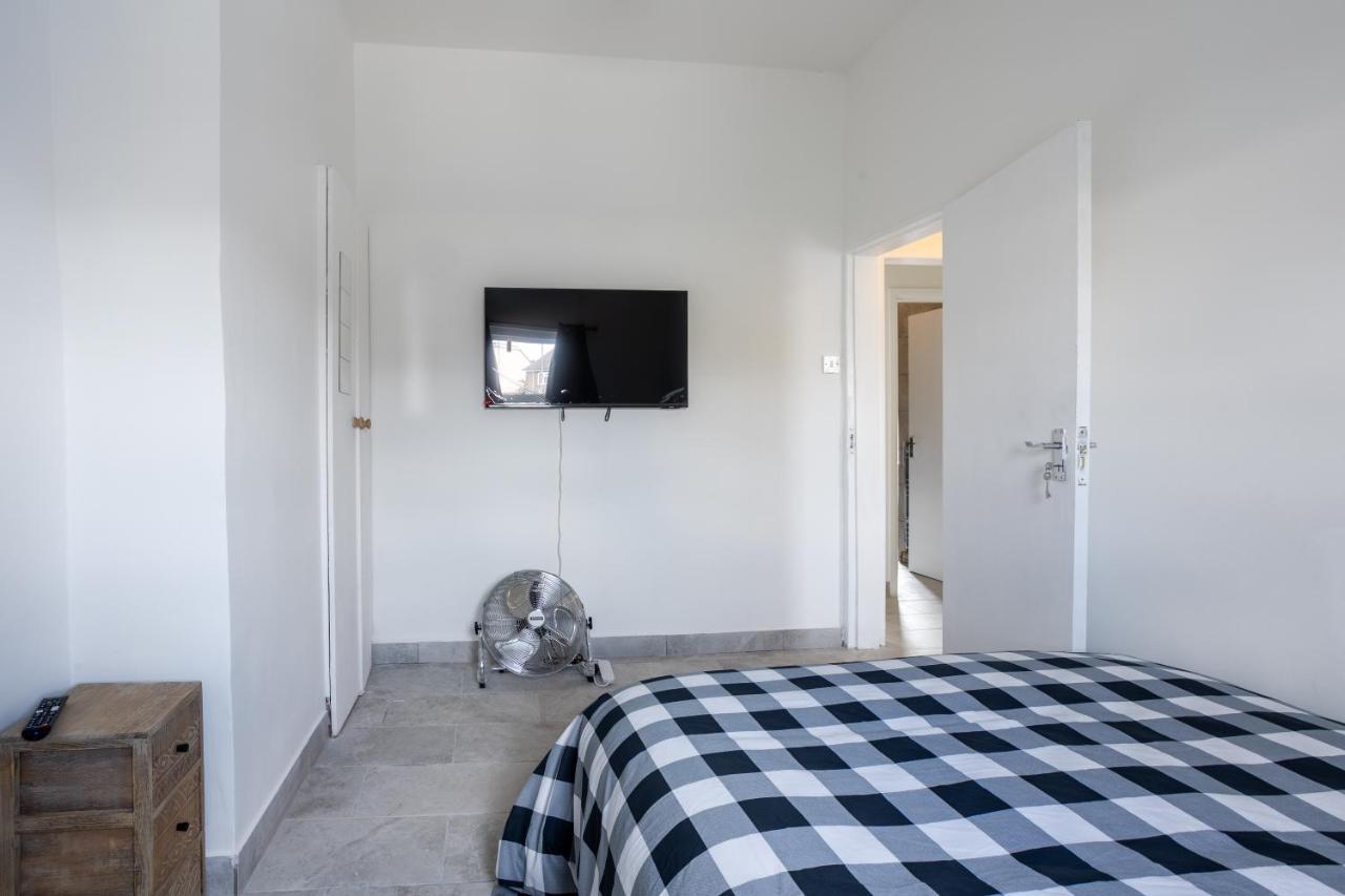 4 Bedroom House With Garden, Parking & 3 Mins Walking Distance From Train Station Λονδίνο Εξωτερικό φωτογραφία