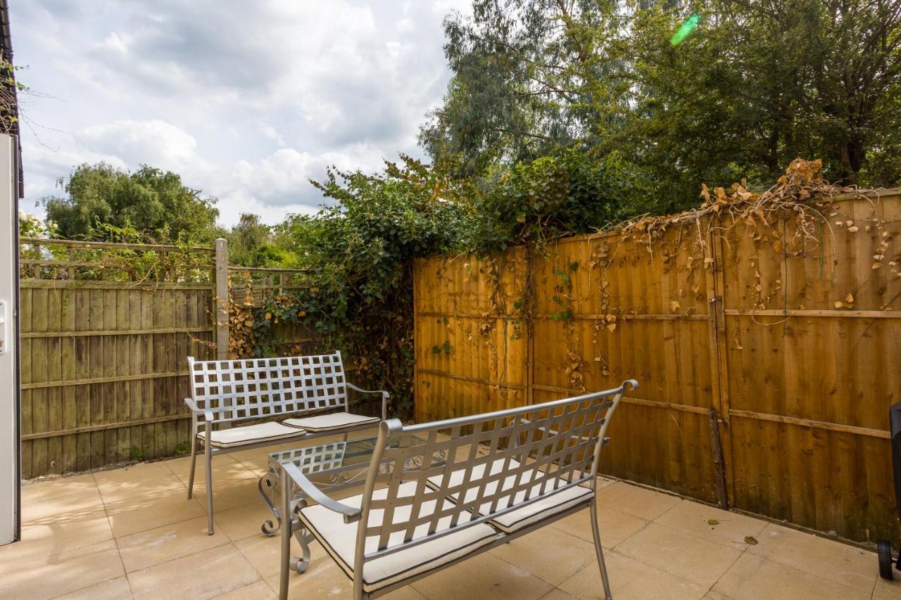 4 Bedroom House With Garden, Parking & 3 Mins Walking Distance From Train Station Λονδίνο Εξωτερικό φωτογραφία